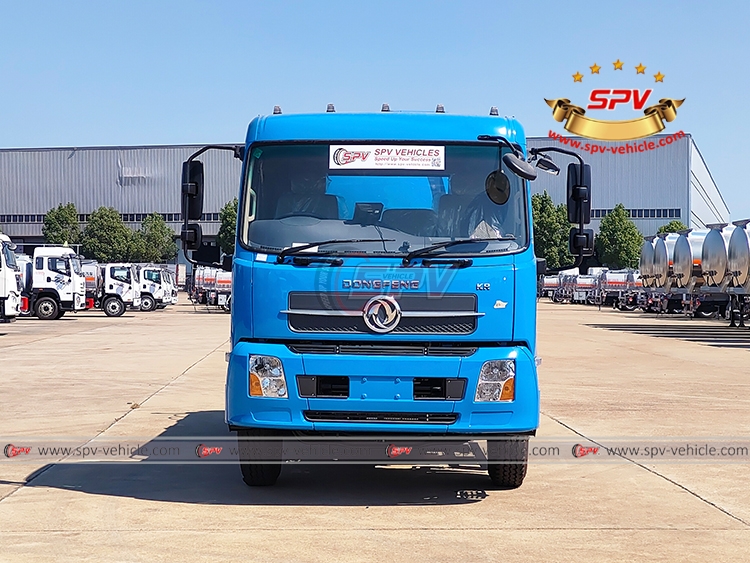 8,000 Litres Sewage Disposal Truck DongFeng - Front Side View